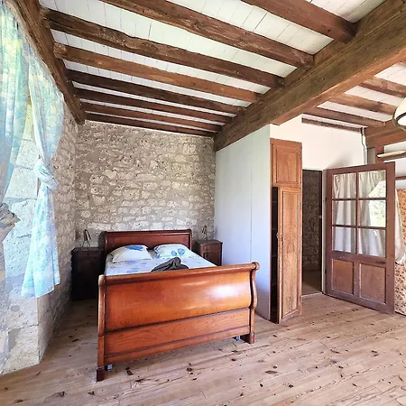 Holiday home Magnifique Ferme Renovee Et Sa Piscine Ecologique - 15 Personnes - 7 Touffailles